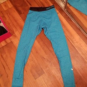 Nike pro workout leggings